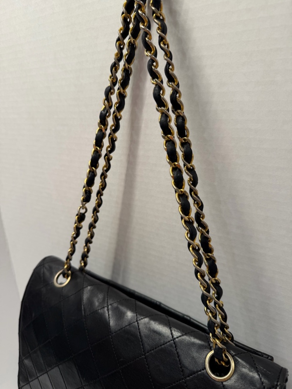 CHANEL Black Quilted Chain Strap Shoulder Bag with Gold Hardware Turn Lock - Picture 6 of 16